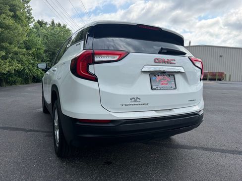 Used 2024 GMC Terrain SLE AWD/4WD image 13