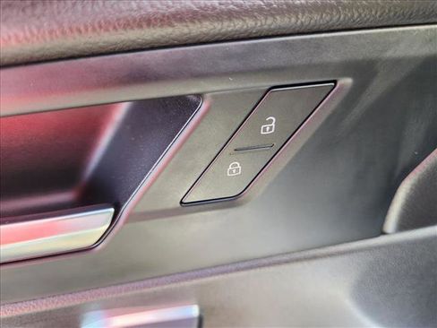 Used 2025 Volkswagen Jetta SE w/ Sunroof Package image 28