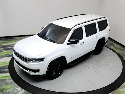 Used 2023 Jeep Wagoneer 4WD image 34