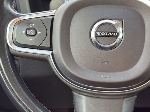 Used 2021 Volvo XC60 T5 Momentum w/ Premium Package AWD/4WD image 17