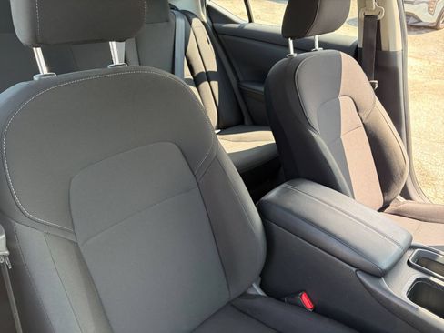 Used 2025 Nissan Sentra S FWD image 28