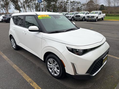 Used 2023 Kia Soul LX image 7