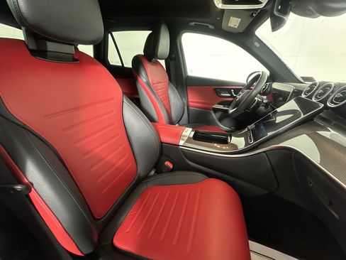 Used 2024 Mercedes-Benz GLC 300 4MATIC image 23