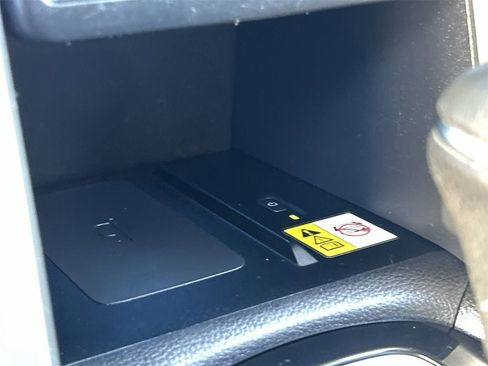 Used 2022 Toyota Corolla Cross XLE image 26