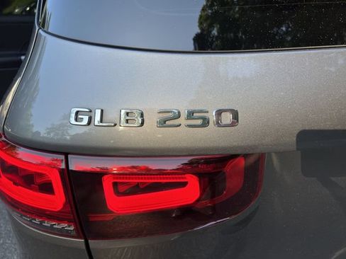 Used 2020 Mercedes-Benz GLB 250 4MATIC image 32