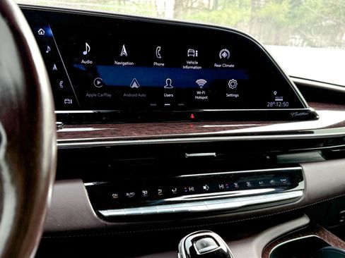 Used 2022 Cadillac Escalade Sport Platinum w/ LPO, ONYX Package image 19