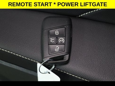 Used 2022 Volkswagen Tiguan SE AWD/4WD image 11