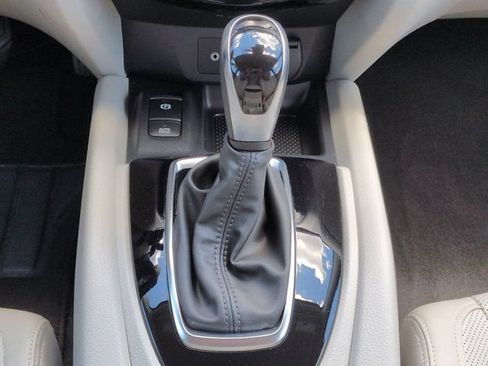 Used 2022 Nissan Rogue Sport SL FWD image 19