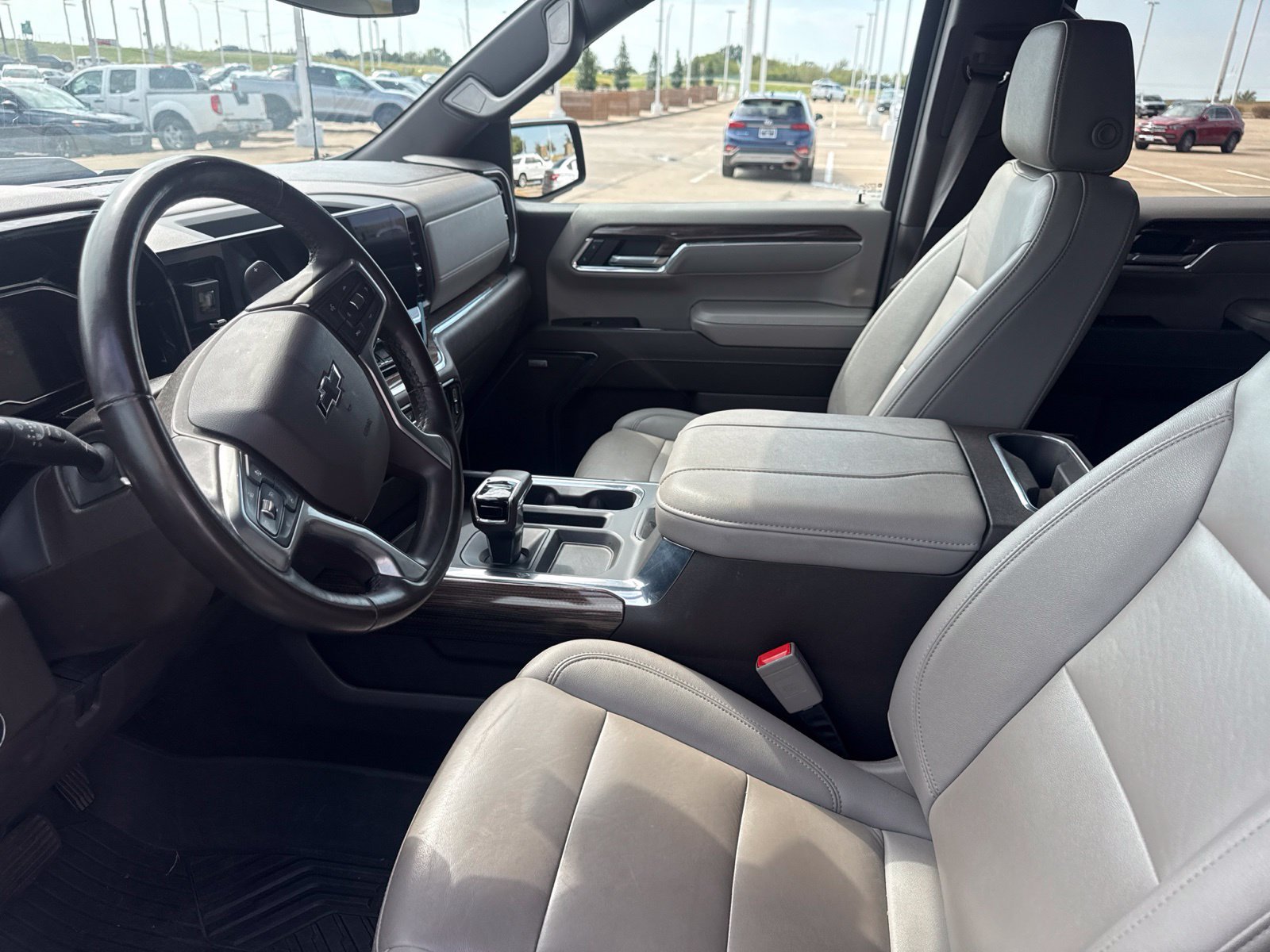 Used 2024 Chevrolet Silverado 1500 LT Trail Boss w/ LT Trail Boss Premium Package AWD/4WD image 24