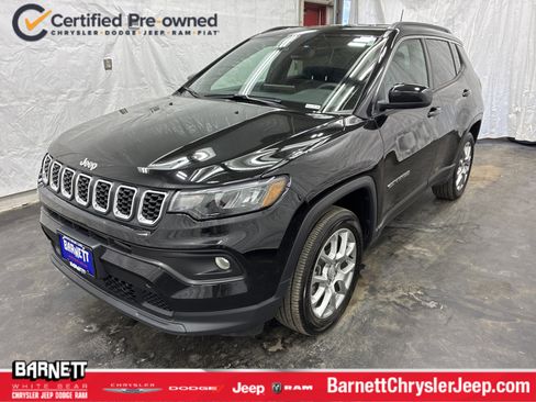 Used 2024 Jeep Compass Latitude AWD/4WD image 1