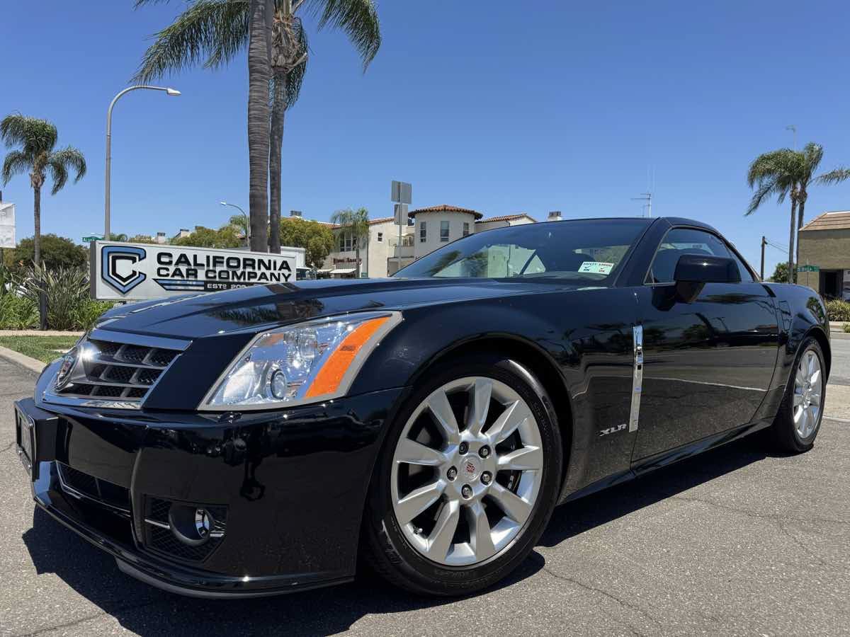 Used 2009 Cadillac XLR RWD image 2