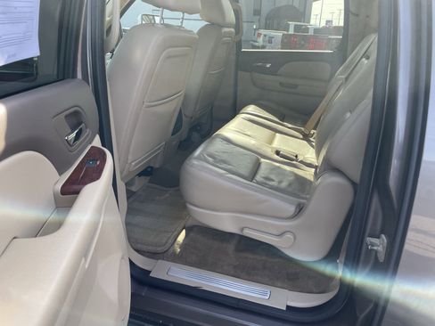 Used 2011 Chevrolet Suburban LTZ image 25