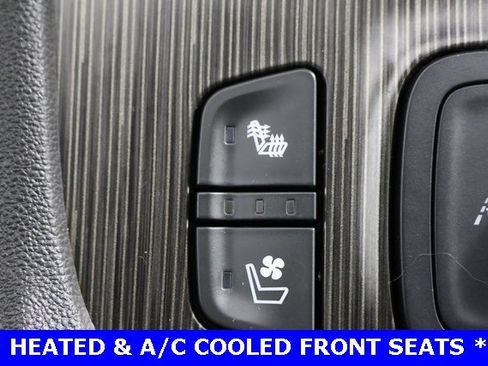 Used 2023 GMC Acadia SLT w/ Elevation Edition image 16