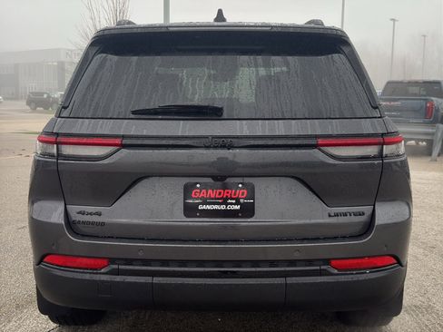 Used 2024 Jeep Grand Cherokee Limited w/ Black Appearance Package AWD/4WD image 7