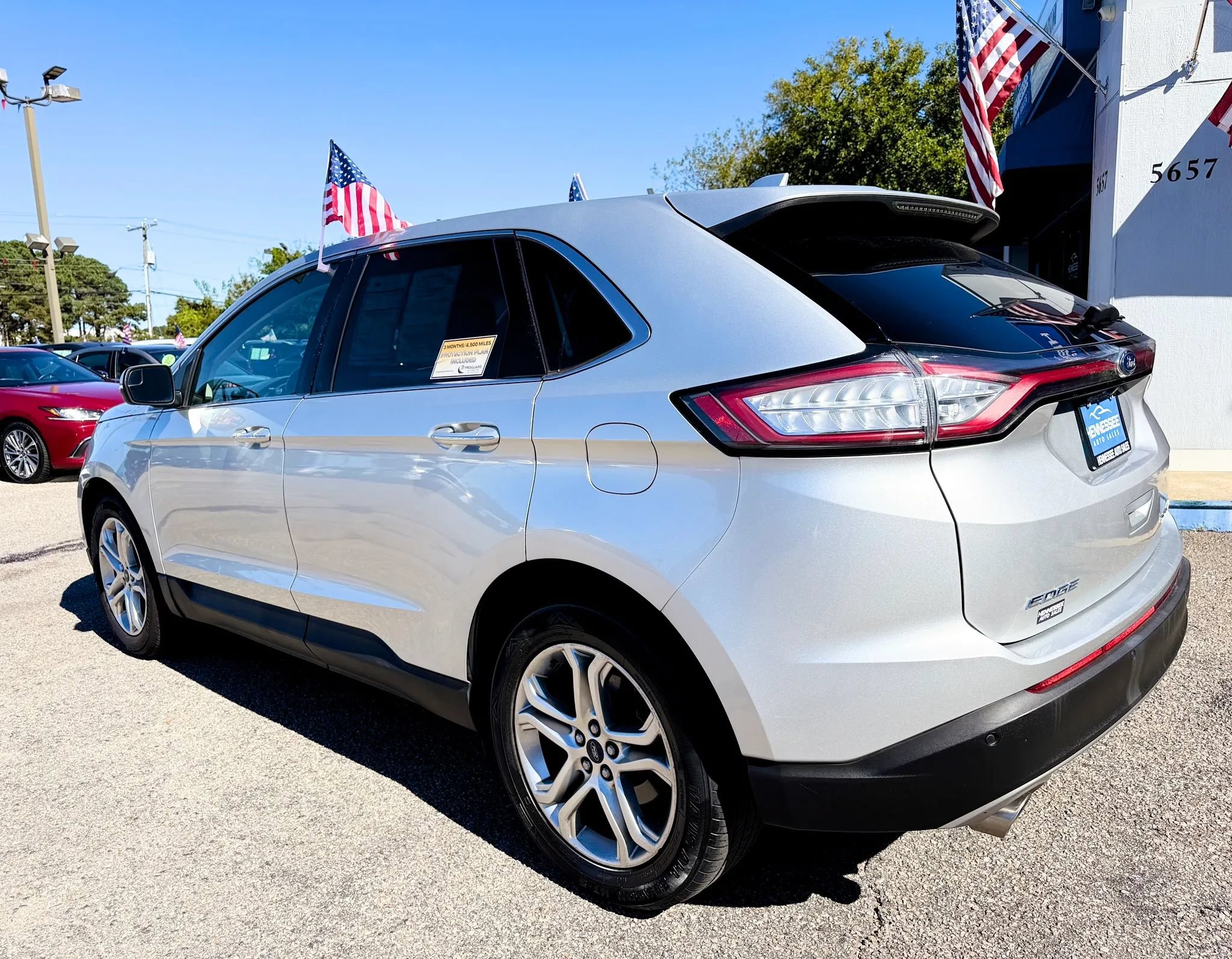 Used 2018 Ford Edge Titanium FWD image 9