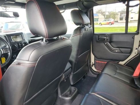 Used 2017 Jeep Wrangler Unlimited Rubicon w/ Quick Order Package 24Z Recon AWD/4WD image 24