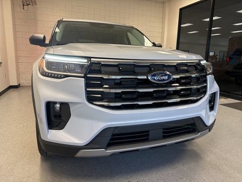 New 2026 Ford Explorer Active w/ Active Comfort Package AWD/4WD image 9