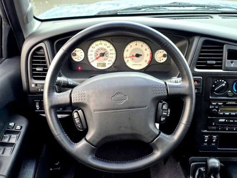 Used 2001 Nissan Pathfinder SE image 12