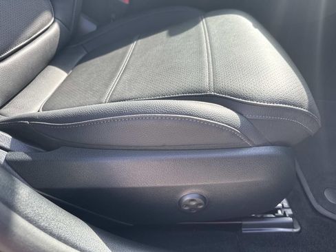 Used 2025 Mercedes-Benz C 300 Sedan image 13