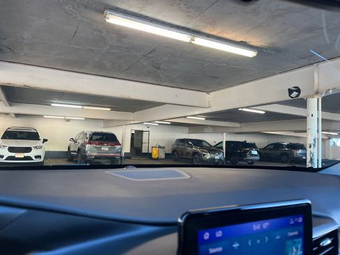 Used 2023 Ford Explorer Limited image 18