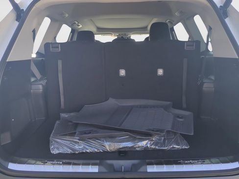 Used 2025 Toyota Grand Highlander FWD image 12