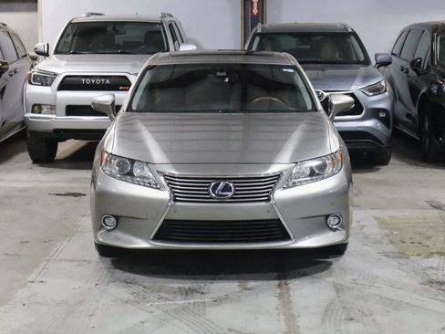 Used 2015 Lexus ES 300h image 2