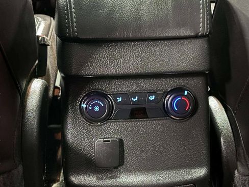 Used 2015 Ford Explorer XLT w/ Equipment Group 202B AWD/4WD image 29