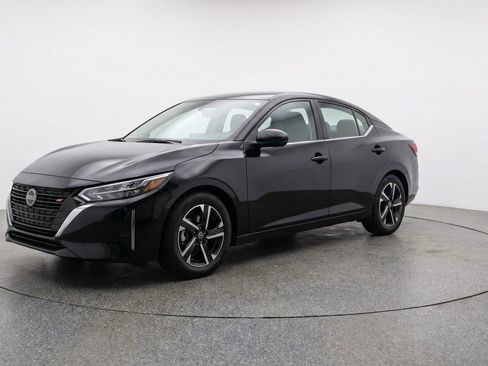 Used 2025 Nissan Sentra SV image 3