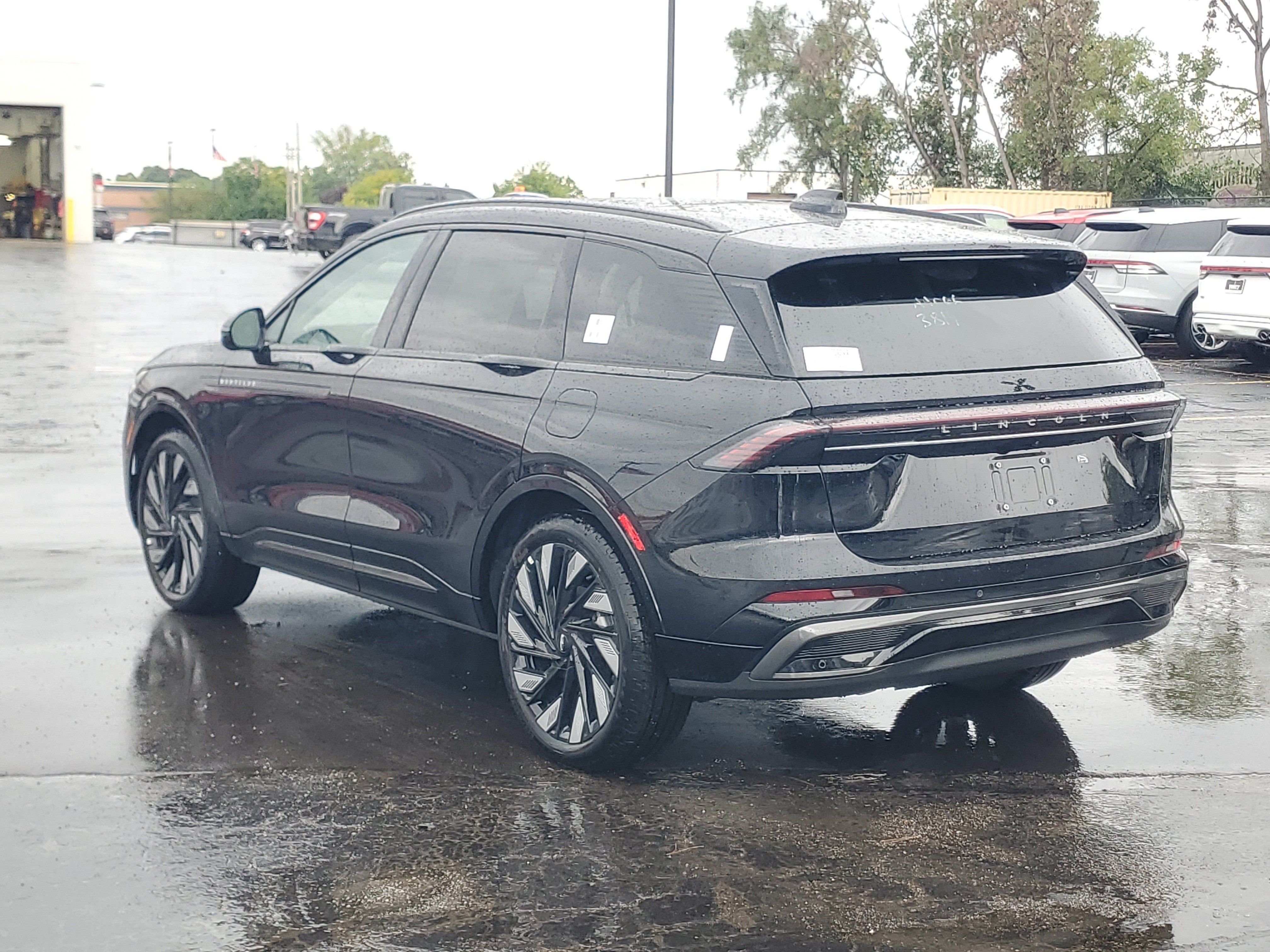 New 2026 Lincoln Nautilus Reserve w/ Jet Appearance Package AWD/4WD image 3