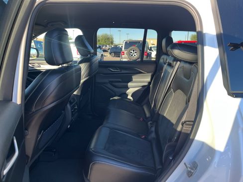 Used 2024 Jeep Grand Cherokee Altitude image 17