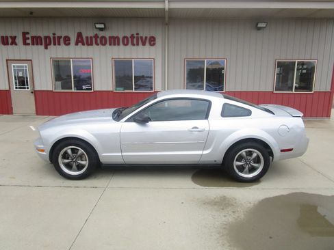 Used 2007 Ford Mustang Coupe RWD image 4