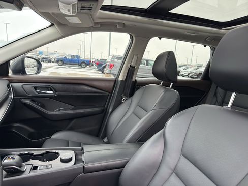 Used 2023 Nissan Rogue SV w/ SV Premium Package image 26