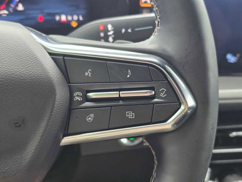 Used 2024 Chevrolet Traverse LT image 32