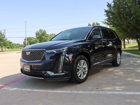 Used 2022 Cadillac XT6 Luxury FWD image 3