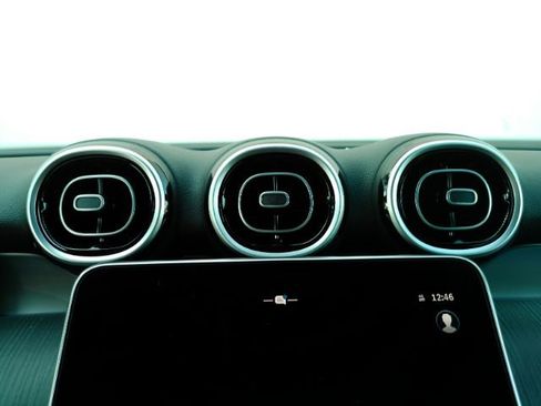 Used 2025 Mercedes-Benz GLC 300 image 44