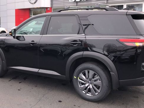 New 2025 Nissan Pathfinder SV image 5