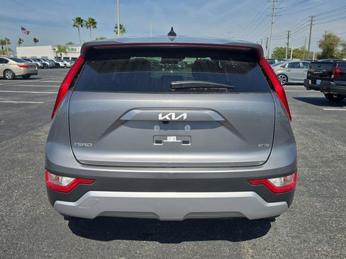 Used 2025 Kia Niro LX image 5