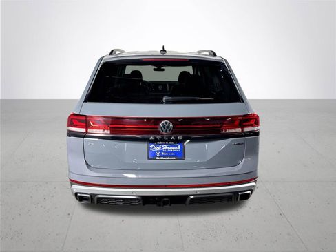 Used 2024 Volkswagen Atlas Peak Edition SE AWD/4WD image 7