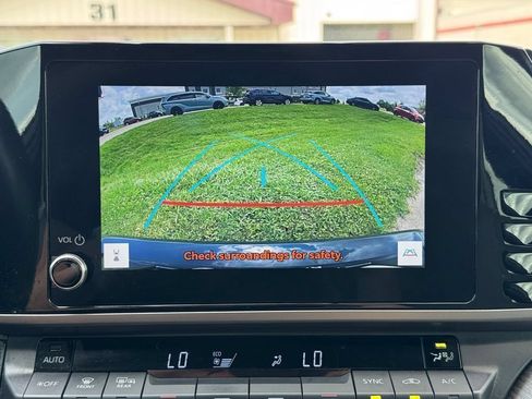 Used 2025 Toyota Camry SE w/ Convenience Package FWD image 22