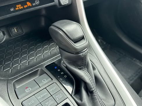 Used 2023 Toyota RAV4 LE AWD/4WD image 28