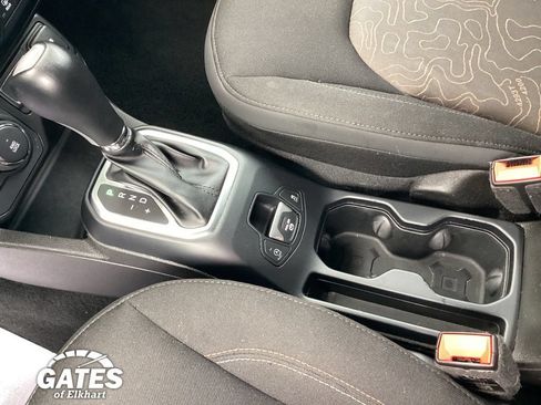 Used 2023 Jeep Renegade Latitude AWD/4WD image 35