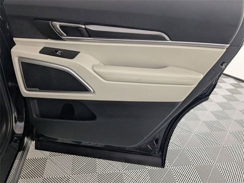 Used 2024 Kia Telluride S image 32