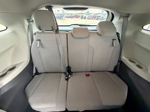 Used 2022 Toyota Sienna LE AWD/4WD image 24