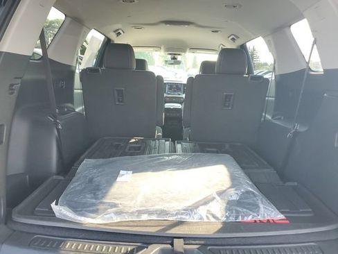 Certified 2021 GMC Acadia SLE w/ Driver Convenience Package FWD image 7