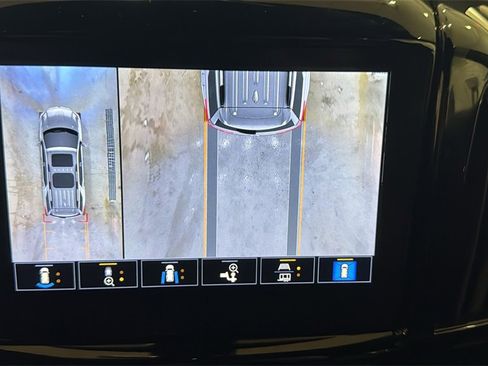 Used 2023 Chevrolet Traverse RS image 40