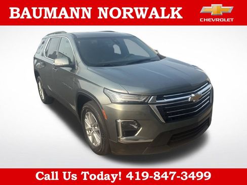 Used 2023 Chevrolet Traverse LT FWD image 3