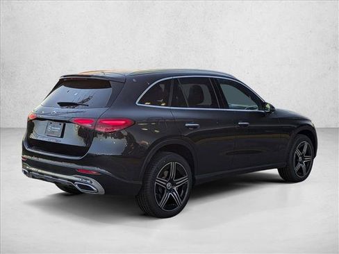 Used 2026 Mercedes-Benz GLC 300 image 2