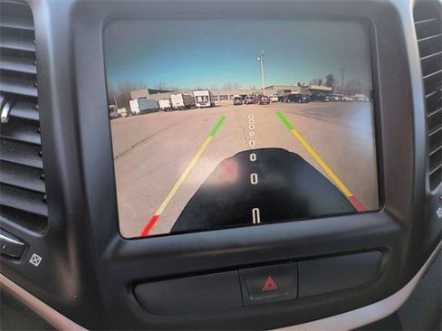 Used 2015 Jeep Cherokee Latitude image 23