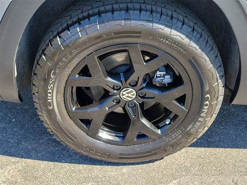 Certified 2025 Volkswagen Atlas Peak Edition SE image 8