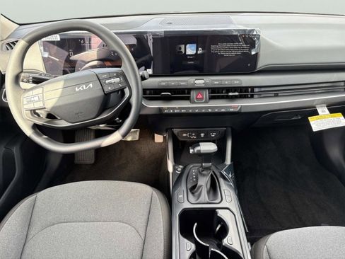 New 2025 Kia K4 LX image 14